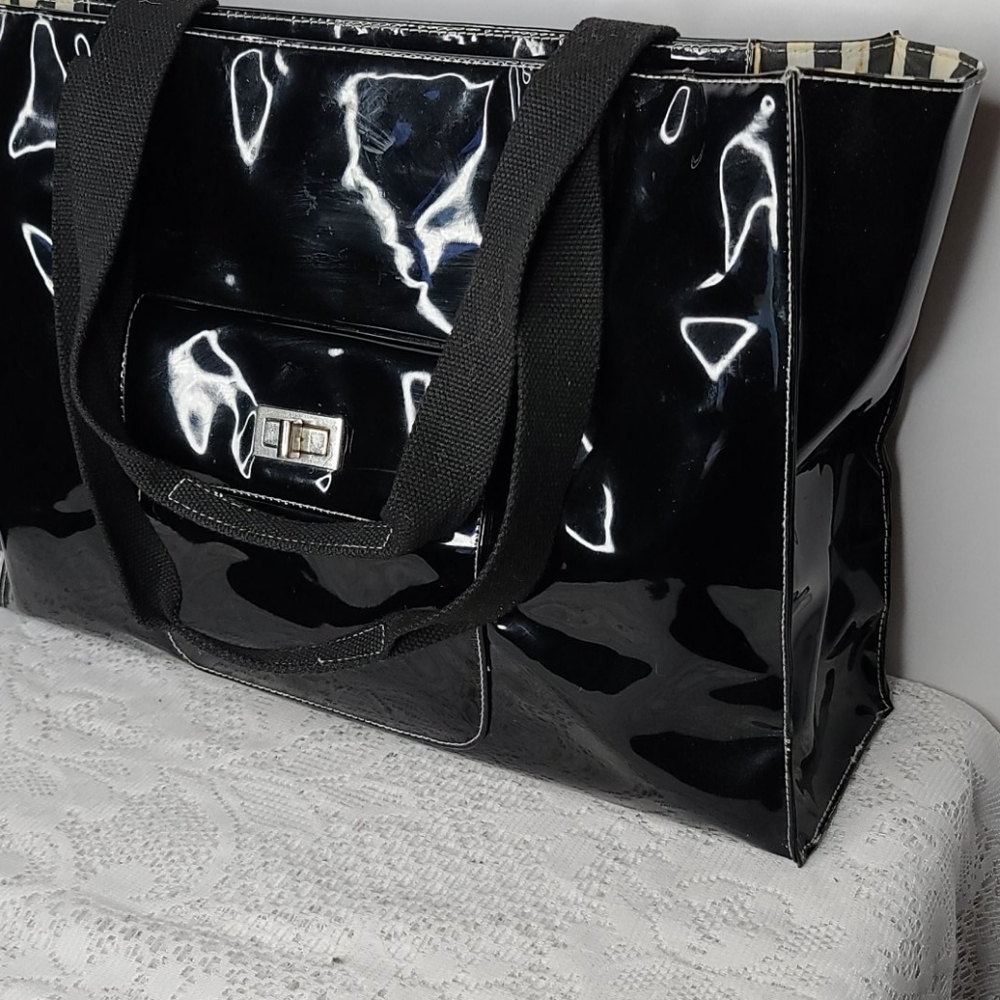 Sondra Robert's black glossy large tote bag - Picture 2 of 8